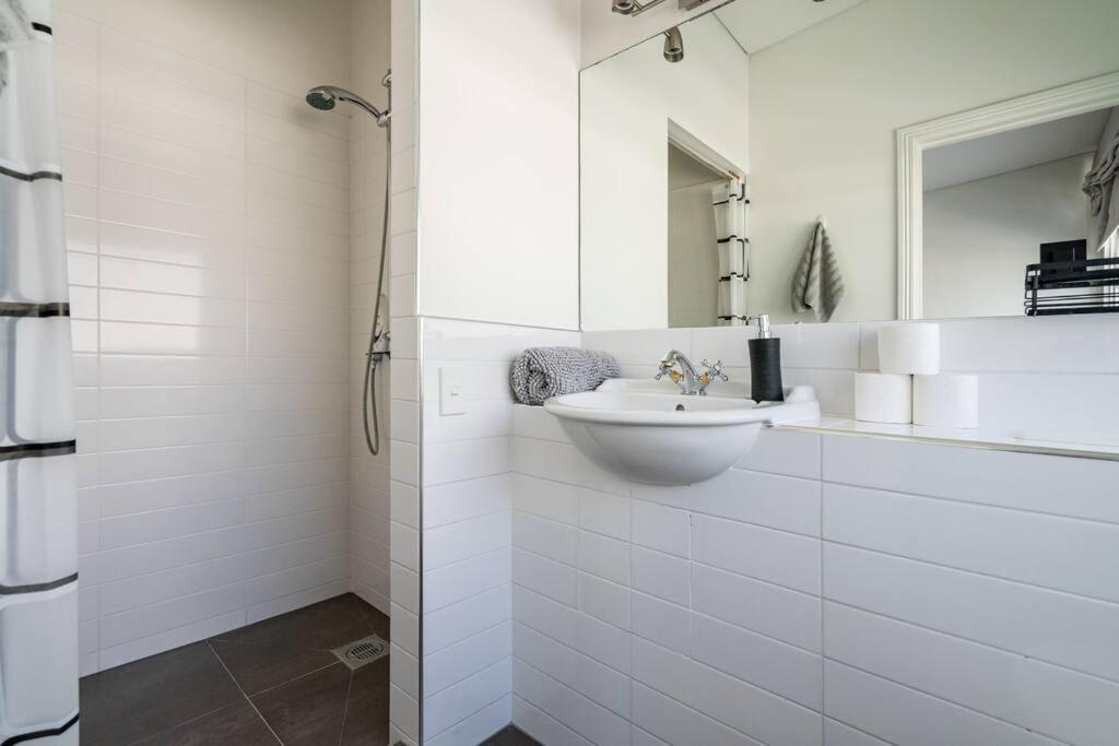 Spacious Penthouse With Spectacular Harbour Views! Окленд Экстерьер фото