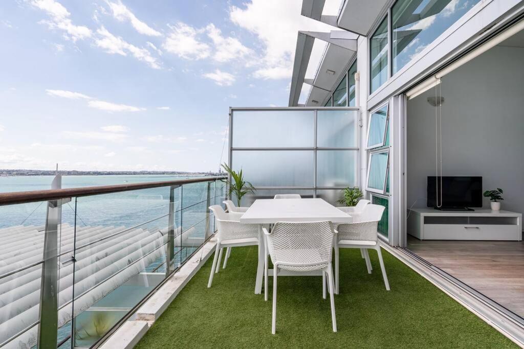 Spacious Penthouse With Spectacular Harbour Views! Окленд Экстерьер фото
